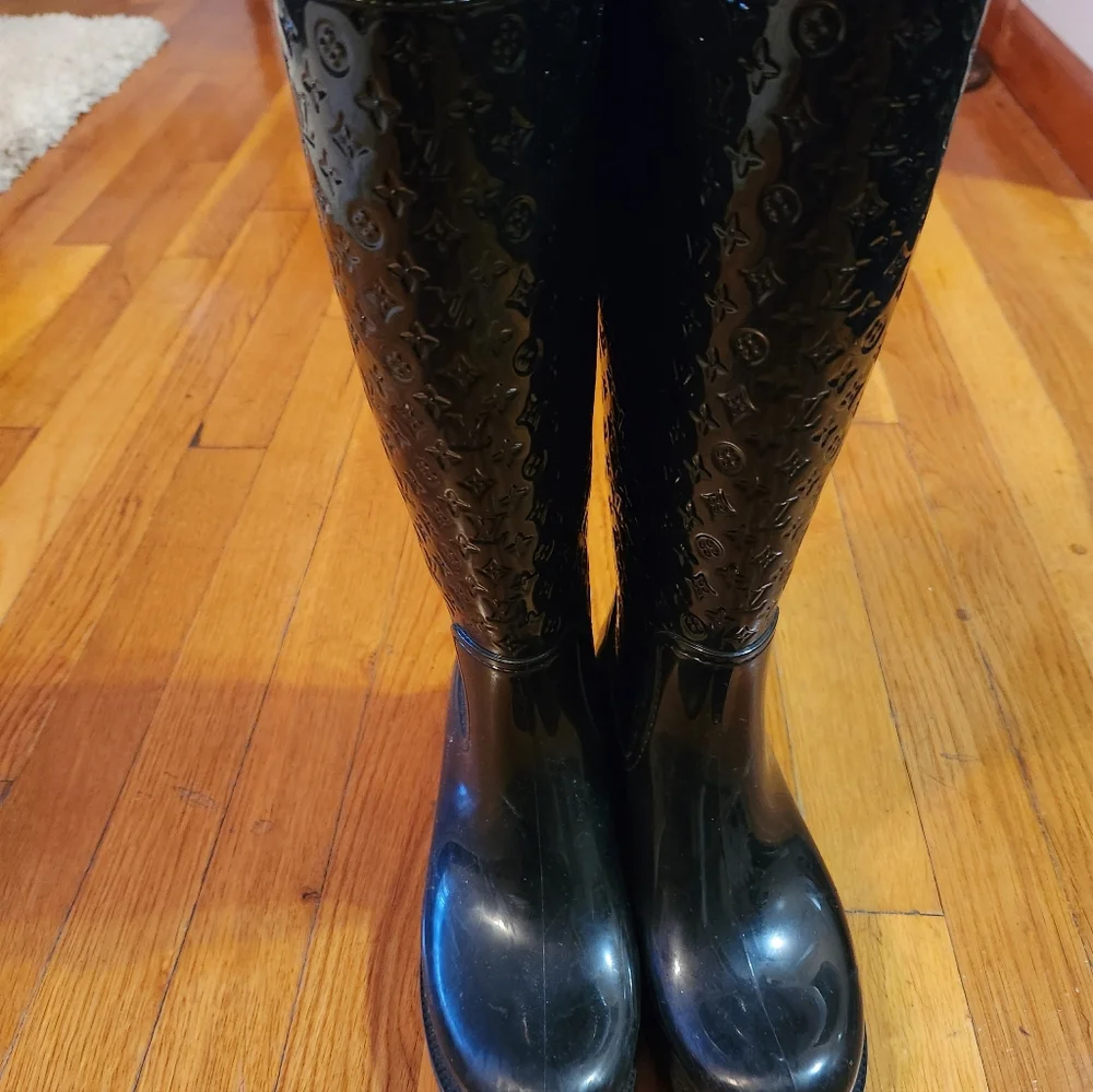 Louis Vuitton Rubber Embossed Monogram Splash Rain Boots - Picture 3 of 3